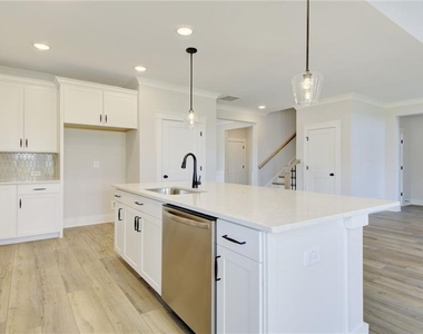 6904 Lancelot Court - Photo Thumbnail 15