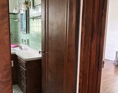 994 Greenview Avenue - Photo Thumbnail 6