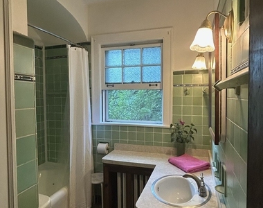 994 Greenview Avenue - Photo Thumbnail 7