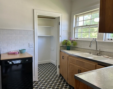 994 Greenview Avenue - Photo Thumbnail 15