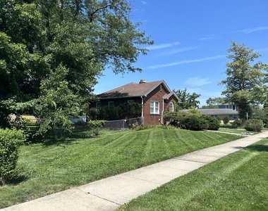 994 Greenview Avenue - Photo Thumbnail 4