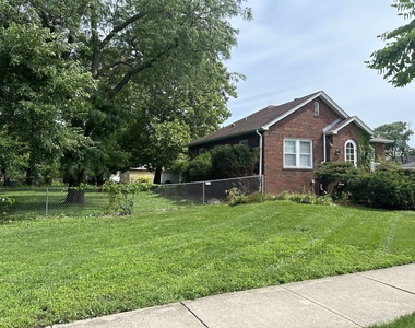 994 Greenview Avenue - Photo Thumbnail 2