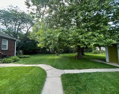 994 Greenview Avenue - Photo Thumbnail 8