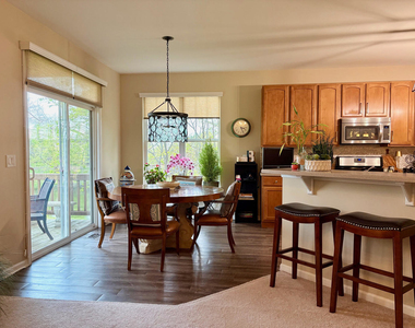 1883 Crenshaw Circle - Photo Thumbnail 4