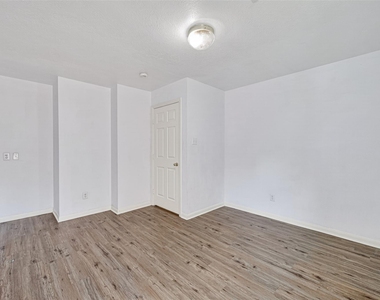 14603 Bladenboro Drive - Photo Thumbnail 30