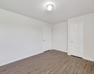 14603 Bladenboro Drive - Photo Thumbnail 32