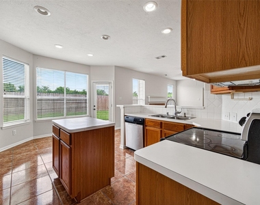 14603 Bladenboro Drive - Photo Thumbnail 24