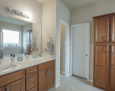111 Pheasant Run Drive - Photo Thumbnail 34