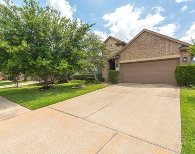 111 Pheasant Run Drive - Photo Thumbnail 1