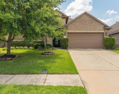 111 Pheasant Run Drive - Photo Thumbnail 2