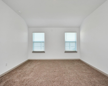 1114 Hughes Crossing Drive - Photo Thumbnail 16