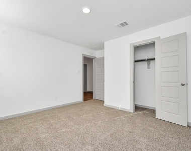 1114 Hughes Crossing Drive - Photo Thumbnail 6