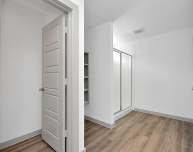 1114 Hughes Crossing Drive - Photo Thumbnail 17