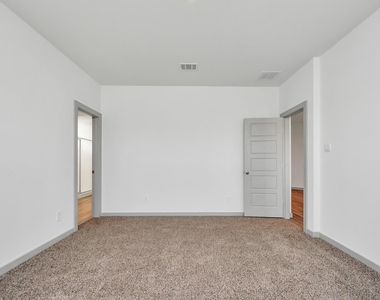 1114 Hughes Crossing Drive - Photo Thumbnail 15