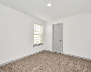 1114 Hughes Crossing Drive - Photo Thumbnail 10
