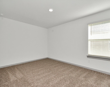 1114 Hughes Crossing Drive - Photo Thumbnail 12