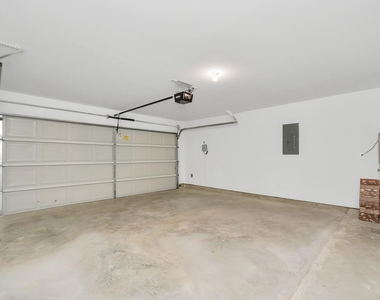 1114 Hughes Crossing Drive - Photo Thumbnail 8