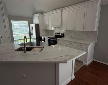 11831 Rainbow Bridge Lane - Photo Thumbnail 9