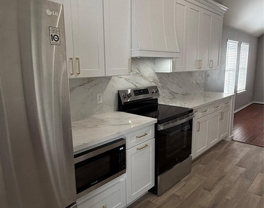 11831 Rainbow Bridge Lane - Photo Thumbnail 5