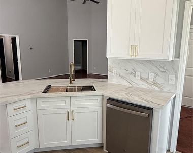 11831 Rainbow Bridge Lane - Photo Thumbnail 6