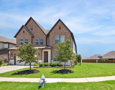 11718 Lost Maples Springs Drive - Photo Thumbnail 3
