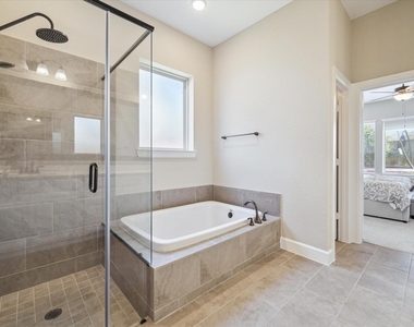11718 Lost Maples Springs Drive - Photo Thumbnail 24