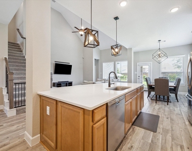 11718 Lost Maples Springs Drive - Photo Thumbnail 12