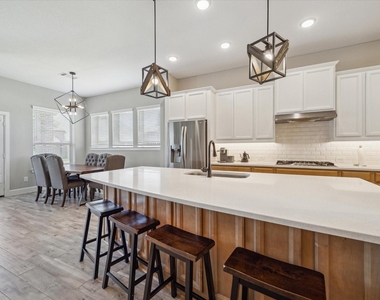 11718 Lost Maples Springs Drive - Photo Thumbnail 14
