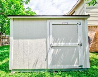 8022 La Brea Drive - Photo Thumbnail 11