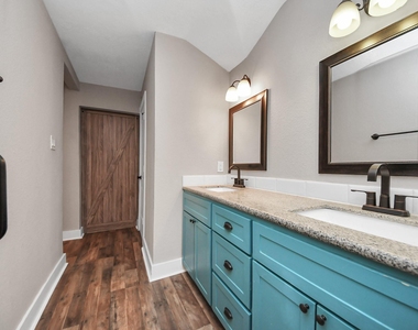 1322 E 36th Street - Photo Thumbnail 35