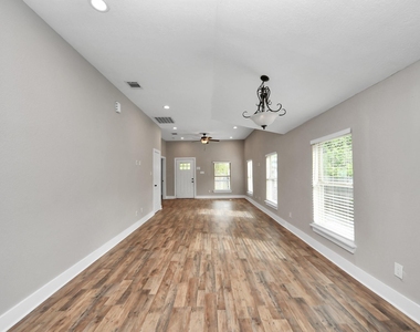 1322 E 36th Street - Photo Thumbnail 17