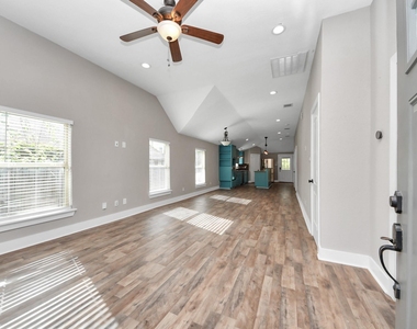 1322 E 36th Street - Photo Thumbnail 10