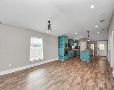 1322 E 36th Street - Photo Thumbnail 19