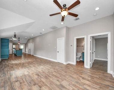 1322 E 36th Street - Photo Thumbnail 12
