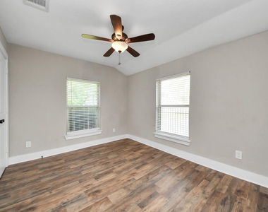 1322 E 36th Street - Photo Thumbnail 40