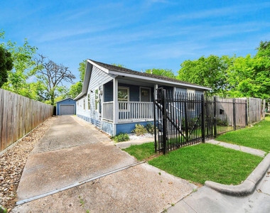 1322 E 36th Street - Photo Thumbnail 2