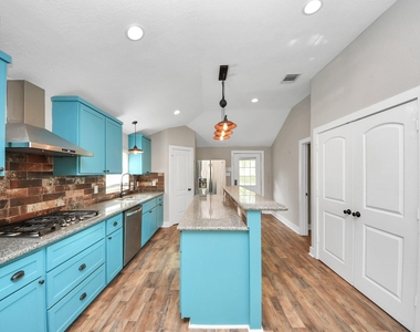 1322 E 36th Street - Photo Thumbnail 21