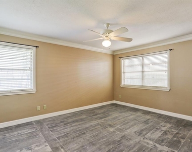 3750 Drummond Street - Photo Thumbnail 9