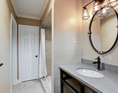 3750 Drummond Street - Photo Thumbnail 12