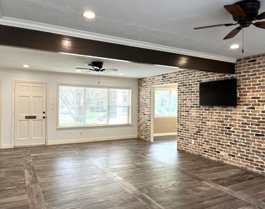 3750 Drummond Street - Photo Thumbnail 3