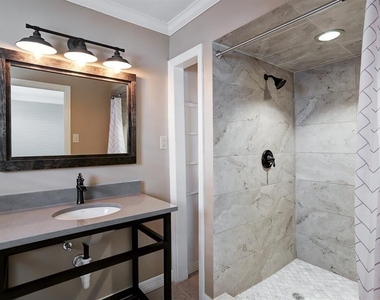 3750 Drummond Street - Photo Thumbnail 10