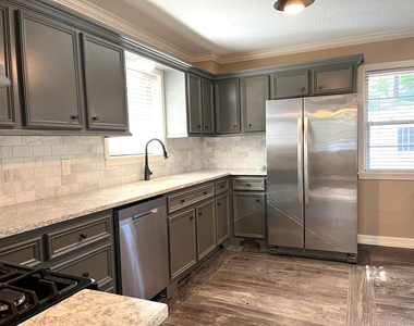 3750 Drummond Street - Photo Thumbnail 7