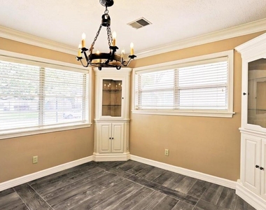 3750 Drummond Street - Photo Thumbnail 5