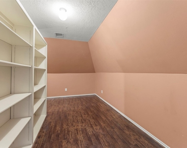 9714 Godstone Lane - Photo Thumbnail 37
