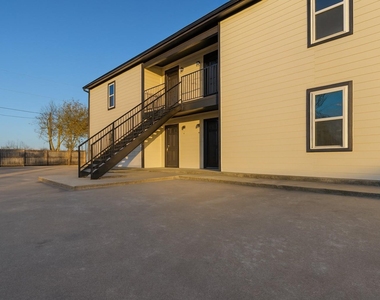 1301 Kingston Drive - Photo Thumbnail 7