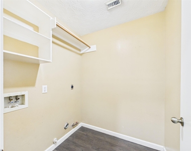 3718 Brookwood Drive - Photo Thumbnail 22