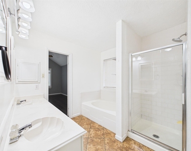 3718 Brookwood Drive - Photo Thumbnail 15