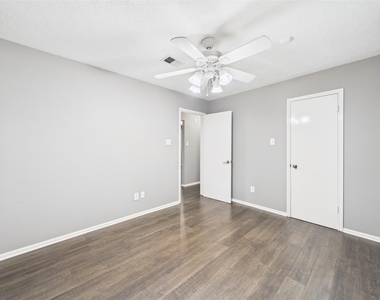 3718 Brookwood Drive - Photo Thumbnail 16