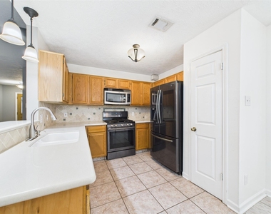 3718 Brookwood Drive - Photo Thumbnail 8