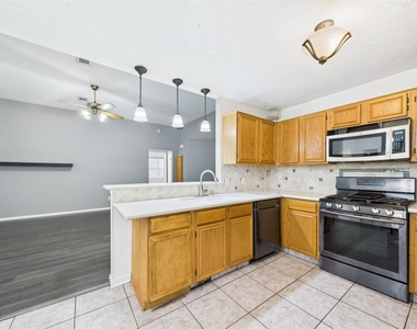 3718 Brookwood Drive - Photo Thumbnail 7